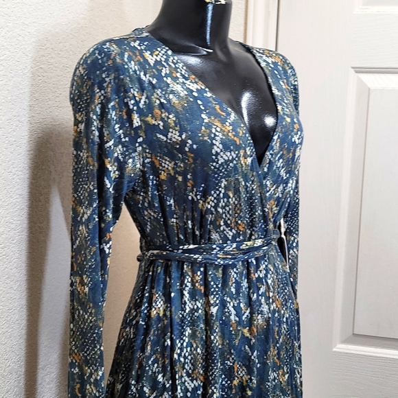 Jessica Simpson Martenity Printed Maxi Dress - Picture 4 of 7